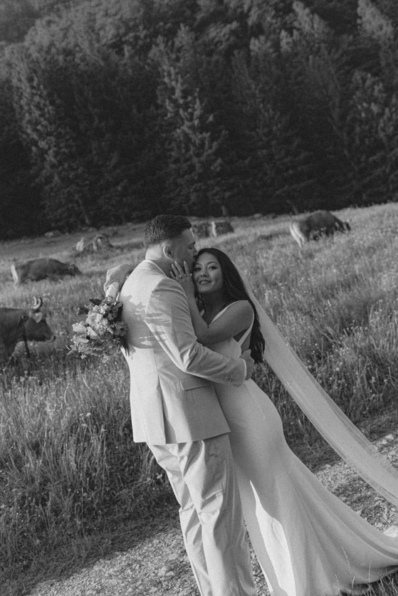 bride and groom eloping at lake seaalpsee