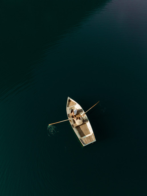 rowing boats on lake seaalpsee, bride and groom eloping at lake seaalpsee