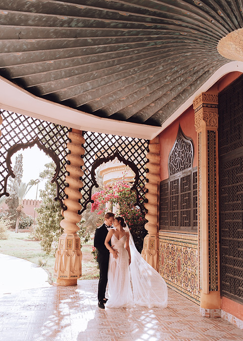 marrakech wedding, chez ali marrakech wedding, morocco wedding photographer. couple standing in the sunlight in the gardens of chez ali, a morocco wedding venue close to marrakech. captured by dorset based wedding photographer kelly hiscox photography