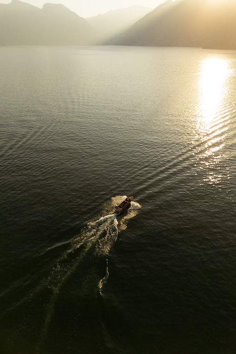lake como elopement, lake como boat rental