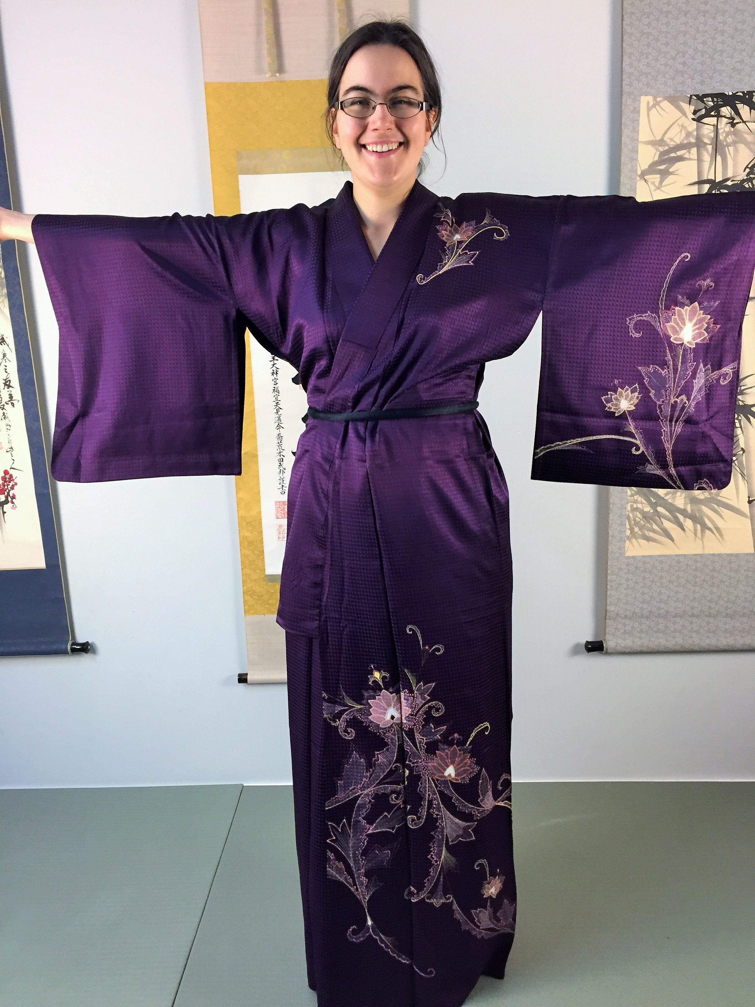 JAPANESE SILK KIMONO / PURPLE ANTIQUE KIMONO / FLORAL PLANTS #0351