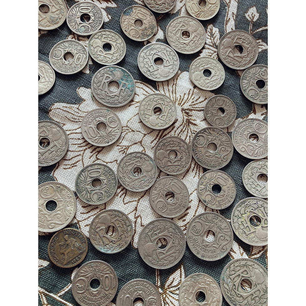 Pièces anciennes "trouées" à l'unité