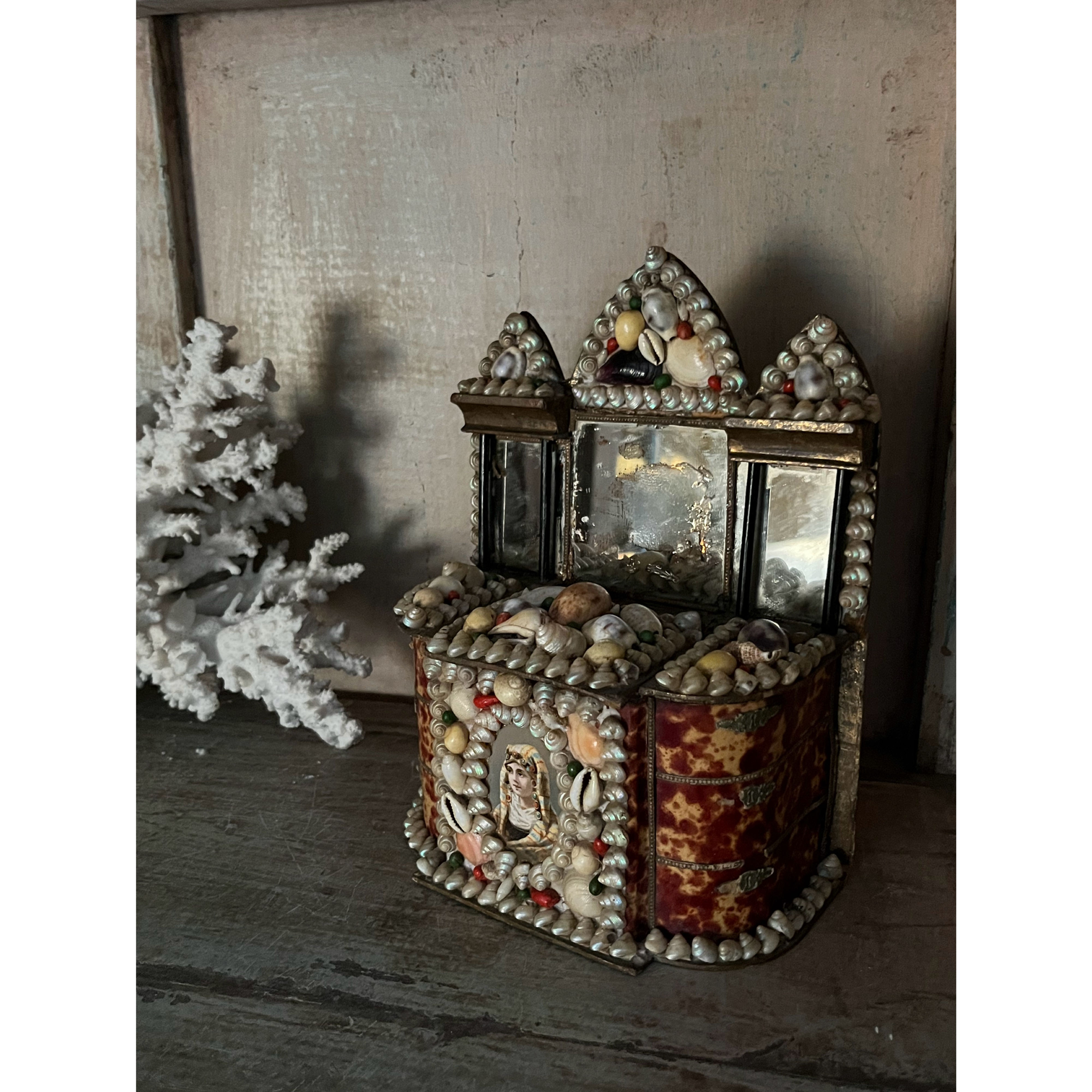 Boîte coquillages « meuble coiffeuse  » Napoléon III 