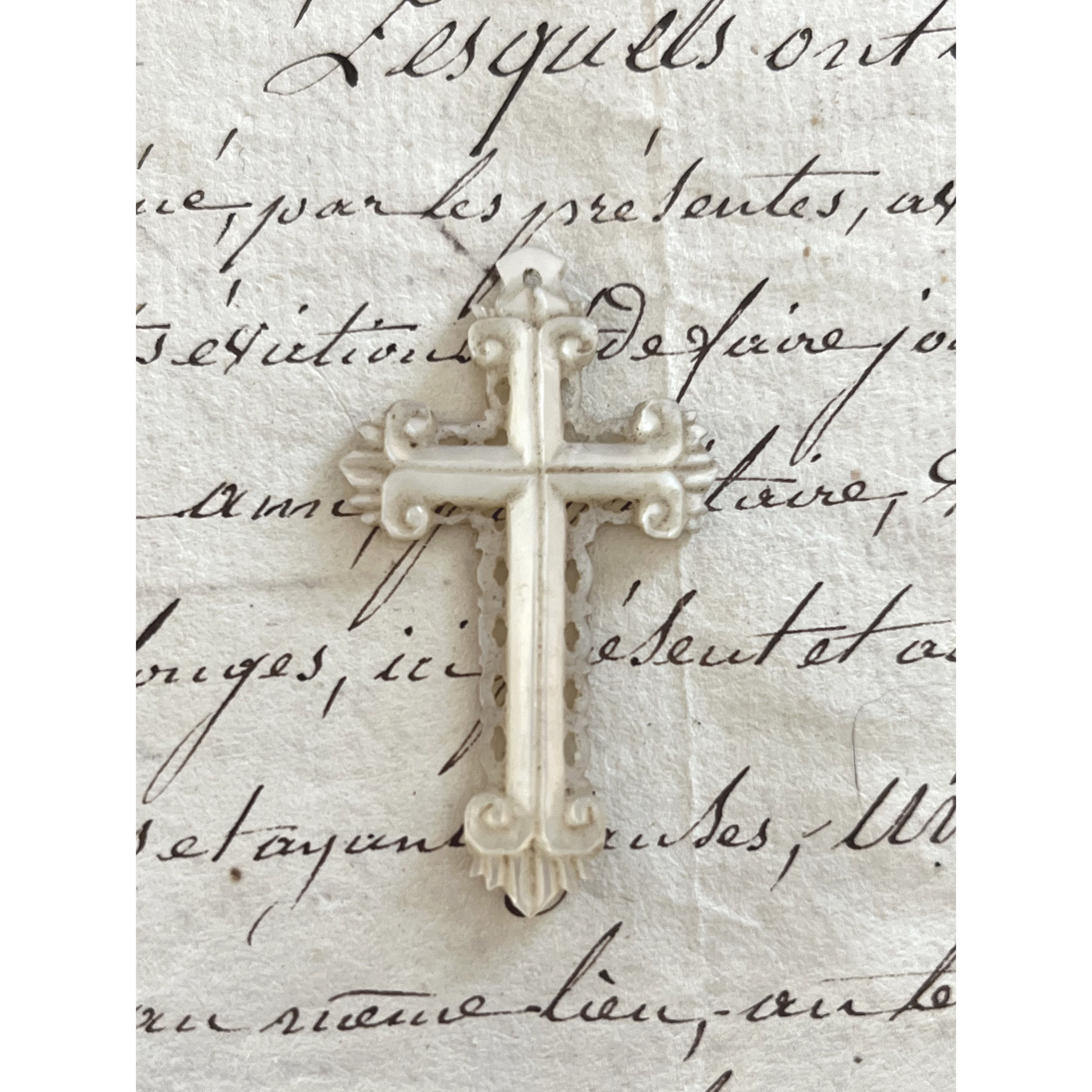 Pendentif croix en nacre XIX 