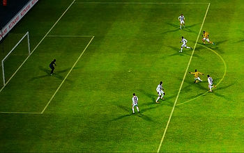 Vitória ameniza preção.