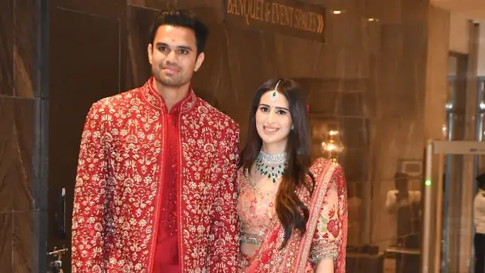 Saaniya Chandhok and Arjun Tendulkar wedding photo with Sachin Tendulkar family during the grand Mumbai celebration in 2026.