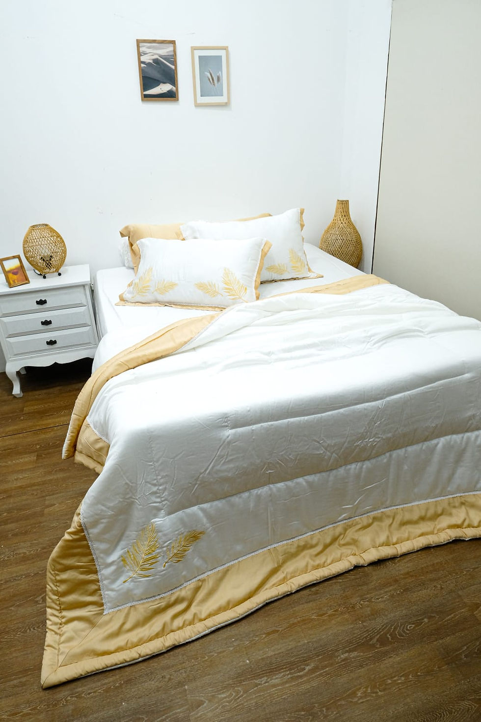 Thumbnail: Sprei Lyocell Putih Merak Gold Single size (120x200)