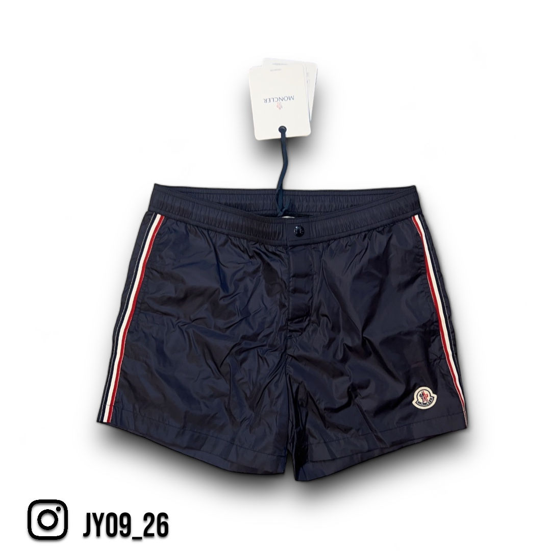 MONCLER-側邊線條設計小LOGO短褲