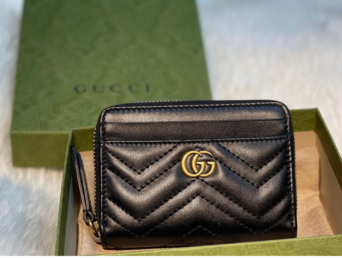 GUCCI- 經典Marmont系列絎縫紋牛皮復古金屬雙G LOGO拉鍊名片夾/零錢包 (黑色)