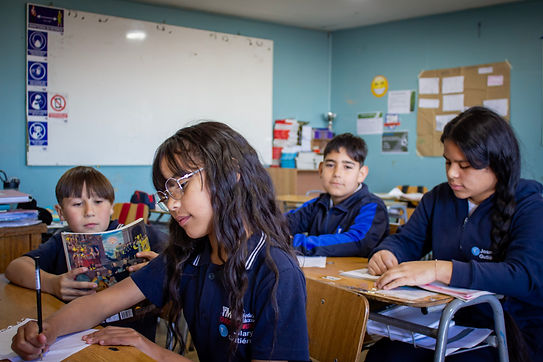 niño en sala de clases
