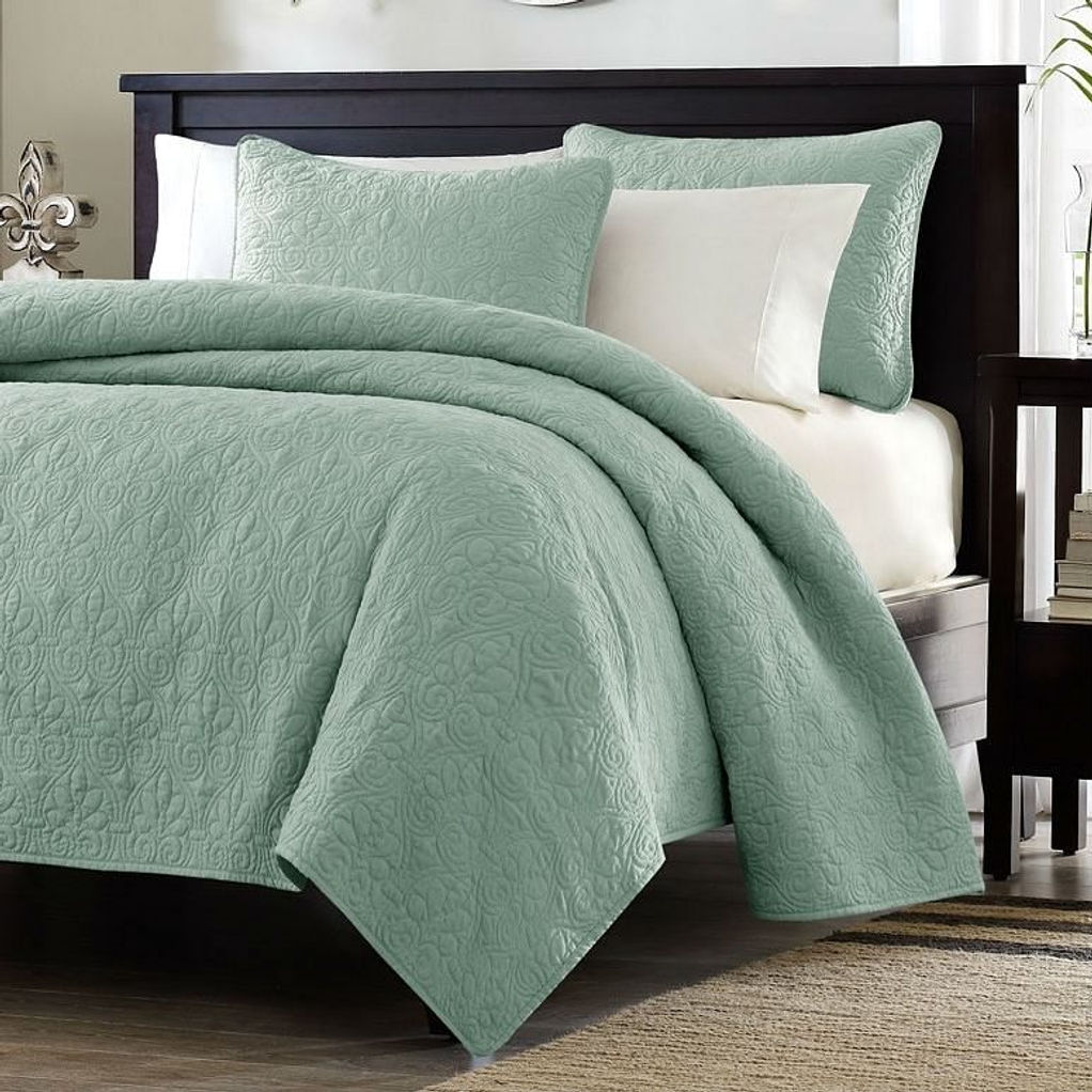 Full/Queen Seafoam Coverlet Quilt Set w/ 2 Shams