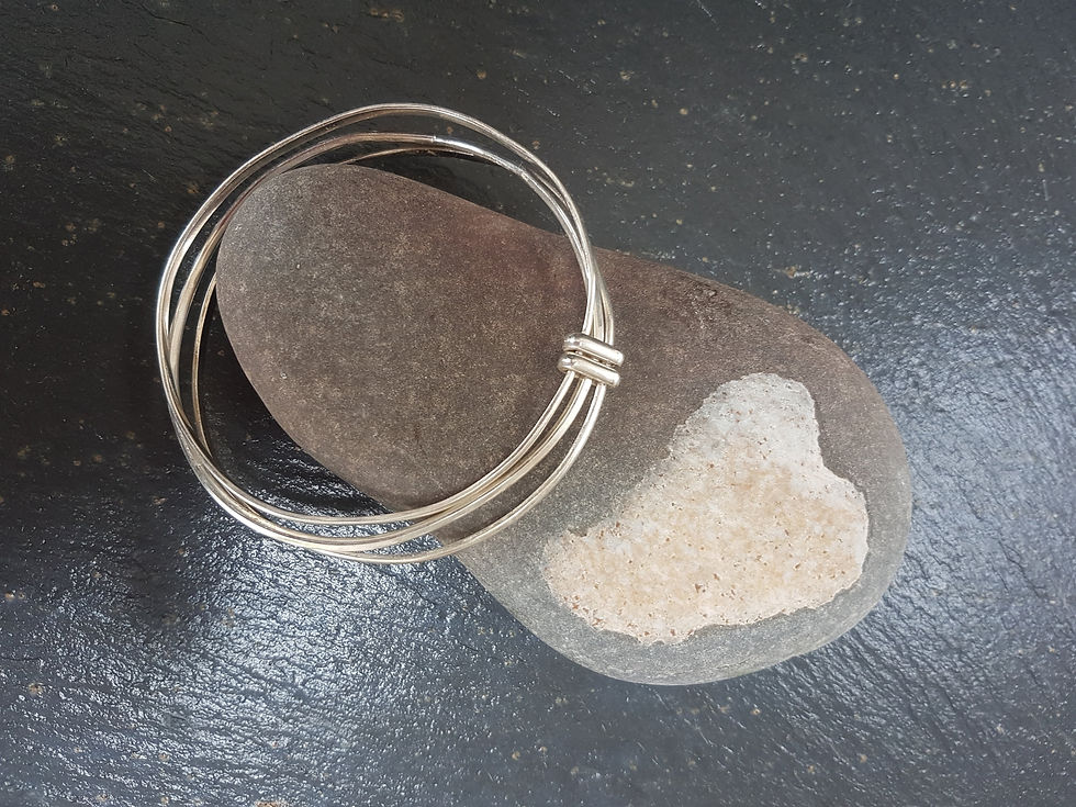 Thumbnail: Linked stacking bangles