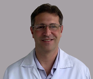 Dr Daniel Futuro_fundo cinza.jpg