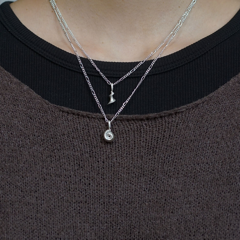 Thumbnail: Wise Snail Necklace (silver)