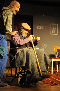 Elle est pas là Yolande?