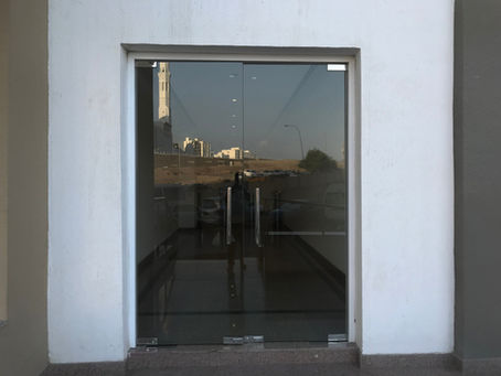 What You Need to Know About Frameless Glass Door Maintenance