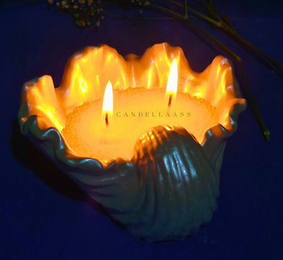 Candellaass Seashell Bloom Candle filled with soy wax, lotus flower wax embeds and ocean-inspired décor.