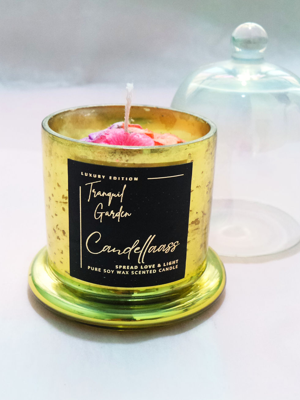 Elegant bell-shaped glass jar candle topped with a beautiful floral bouquet, scented to create a warm, festive ambiance. Perf