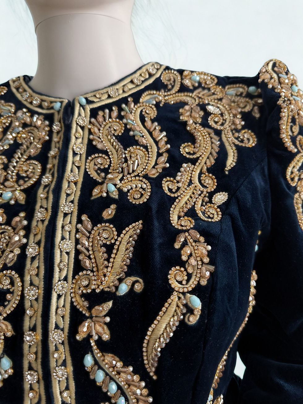 Thumbnail: Navy Karakou & Saroual
