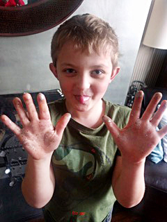 Lucy and Alex using Eco Glitter Fun craft glitter set to create sparkly Christmas crafts!
