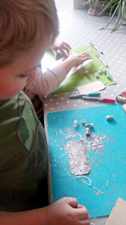 Lucy and Alex using Eco Glitter Fun craft glitter set to create sparkly Christmas crafts!