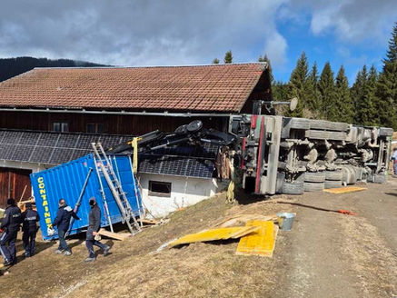 TE - PERSON UNTER LKW