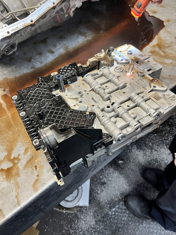 6R80 Valve body assy