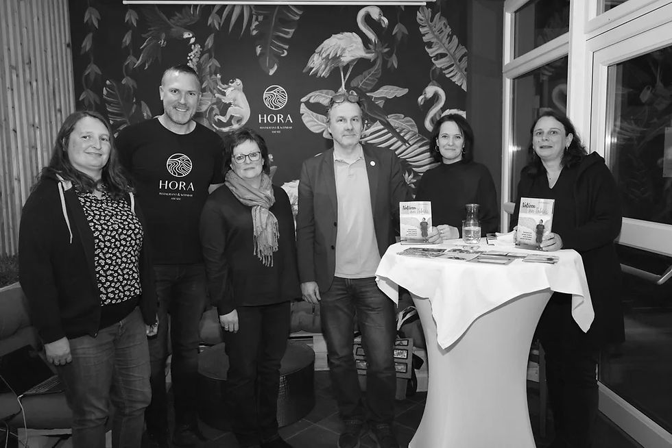 273A9608_1_literatur_stadt_see_notizen_tobias_michaela_boden_edited.jpg