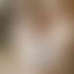 Kurzes trägerloses Brautkleid mit Puffer-Cape