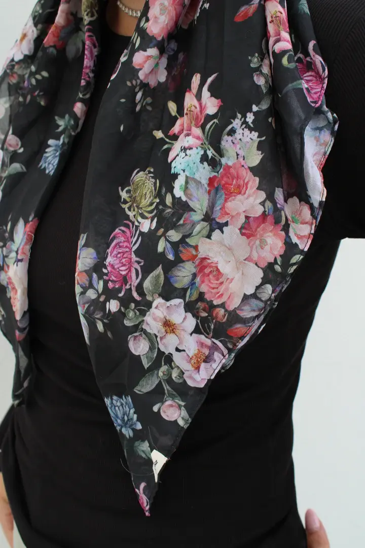 Floral pretied headscarf with non-slip wig grip – magnolia bloom design