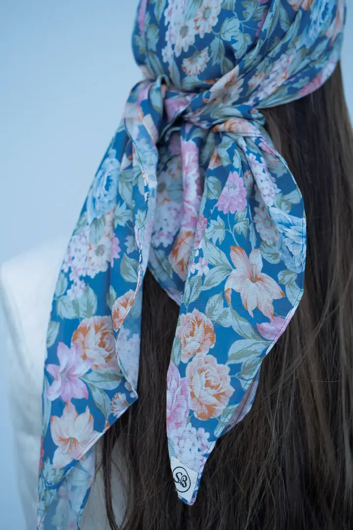 Blue pretied headscarf with breathable cotton-poly blend fabric