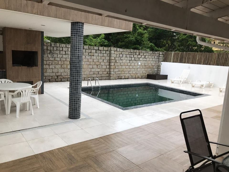 Ref 24 mole -Casa com Piscina Praia Mole Condominio