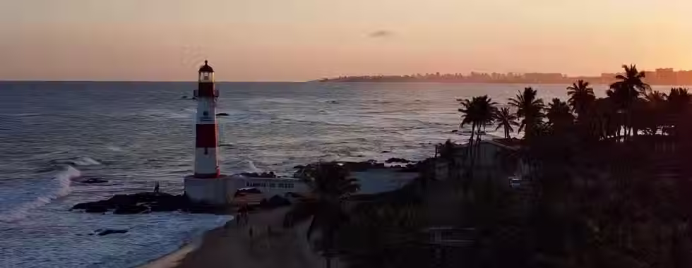 Farol de Itapuã: história e pôr do sol em Salvador
