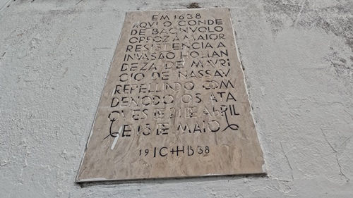 Placa comemorativa à resistência contra os holandeses em 1638