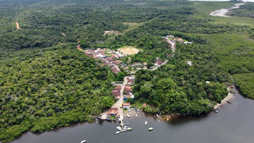Foto aérea do povoado e atracadouro Torrinhas