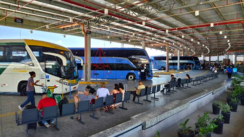 Ônibus intermunicipais e interestaduais plataformas de embarque nova Rodoviária de Salvador
