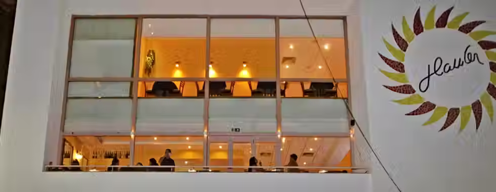 Cine Glauber Rocha: cinema de rua no coração de Salvador