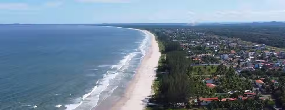 Praia de Guaibim: mar tranquilo e clima de vila em Valença 