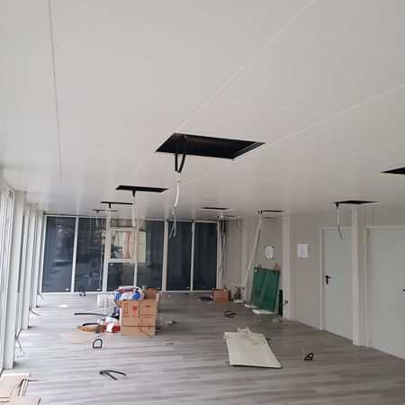 Tavan casetat metalic cu prindere ascunsa de tip clip-in