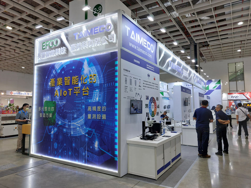 TAIMECO 攤位側視圖，搭配藍色電路視覺主題與 LED 光源強化品牌科技感
