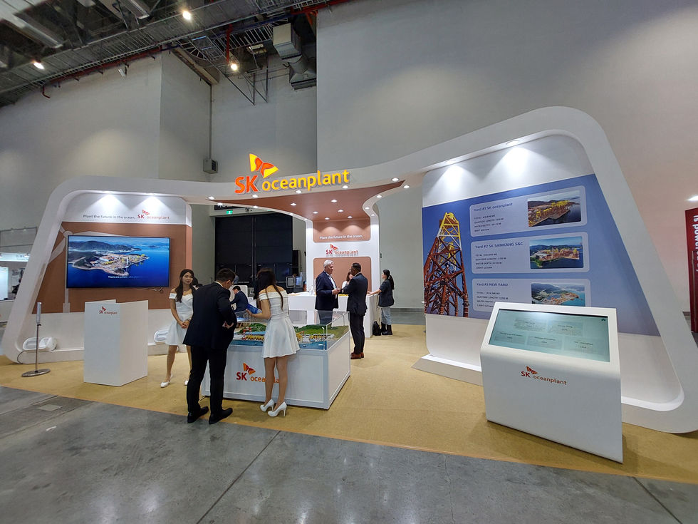 SK oceanplant 展區正面配置,包含大型螢幕與互動諮詢台