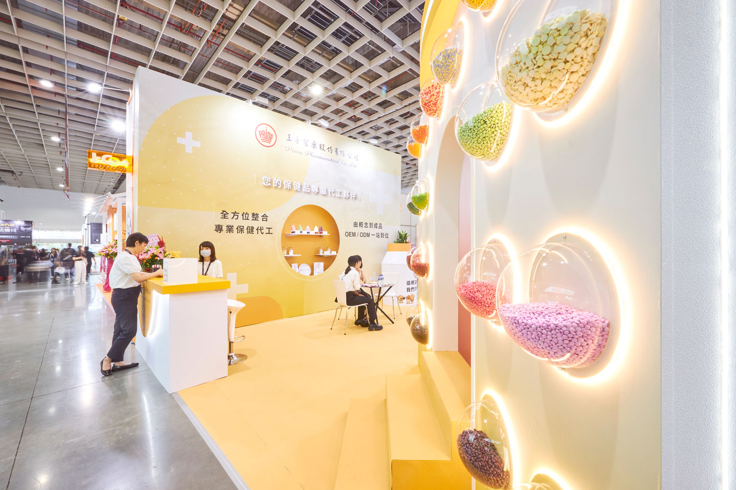 王子製藥展區,品牌接待櫃台與互動區設計