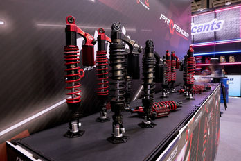 2025 台北國際汽機車零配件展 PTT Lubricants|PROFENDER 避震器近照。