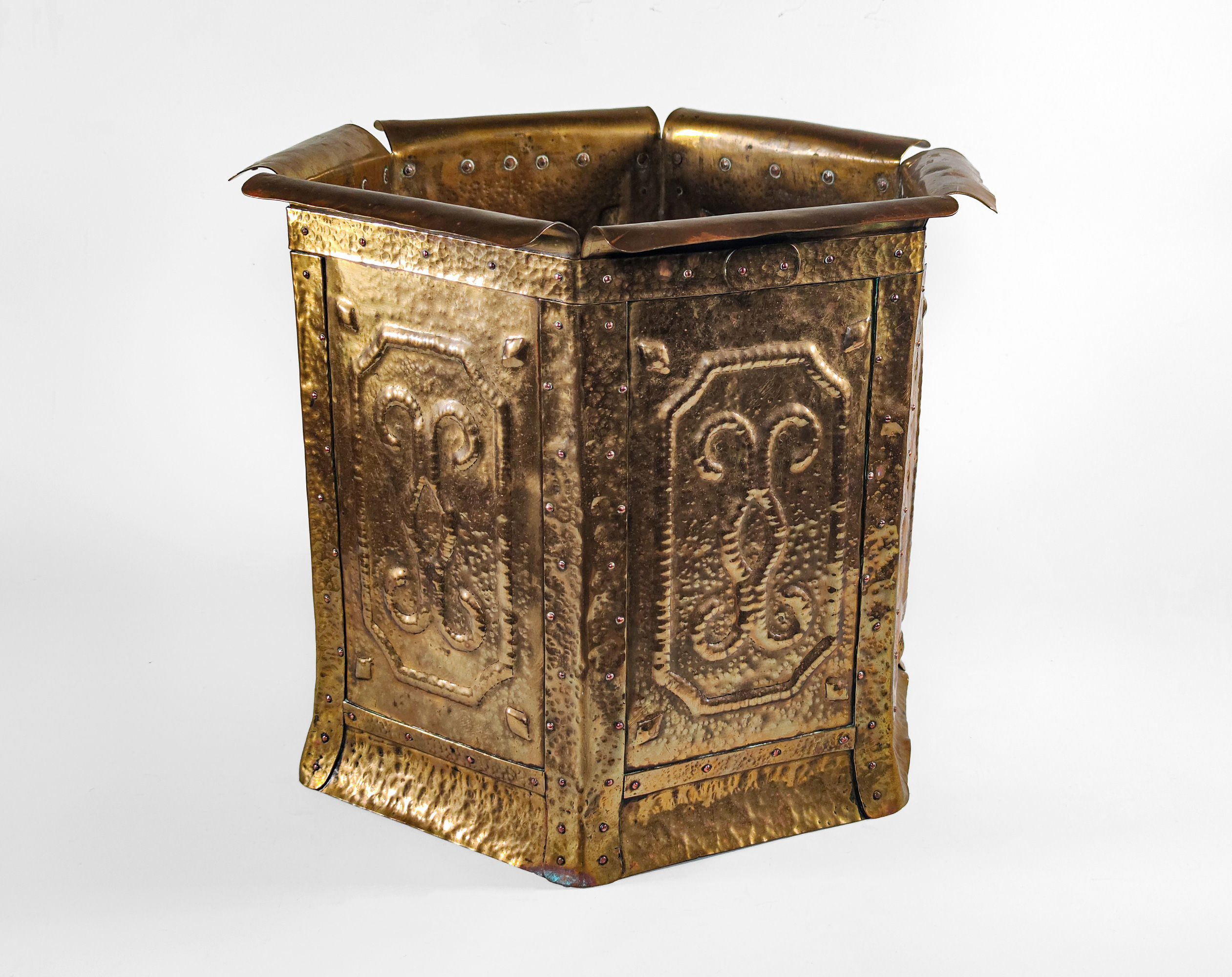 XL Arts & Crafts Glasgow School Style Hand-Beaten Brass & Copper Jardiniere