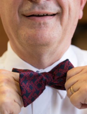 Mark Davis tightens his tie