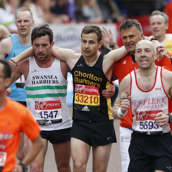 Swansea Harrier stops to help fellow runner get over finish line