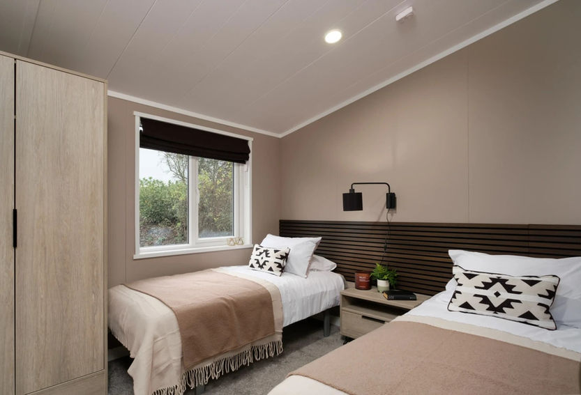 Twin room with storage