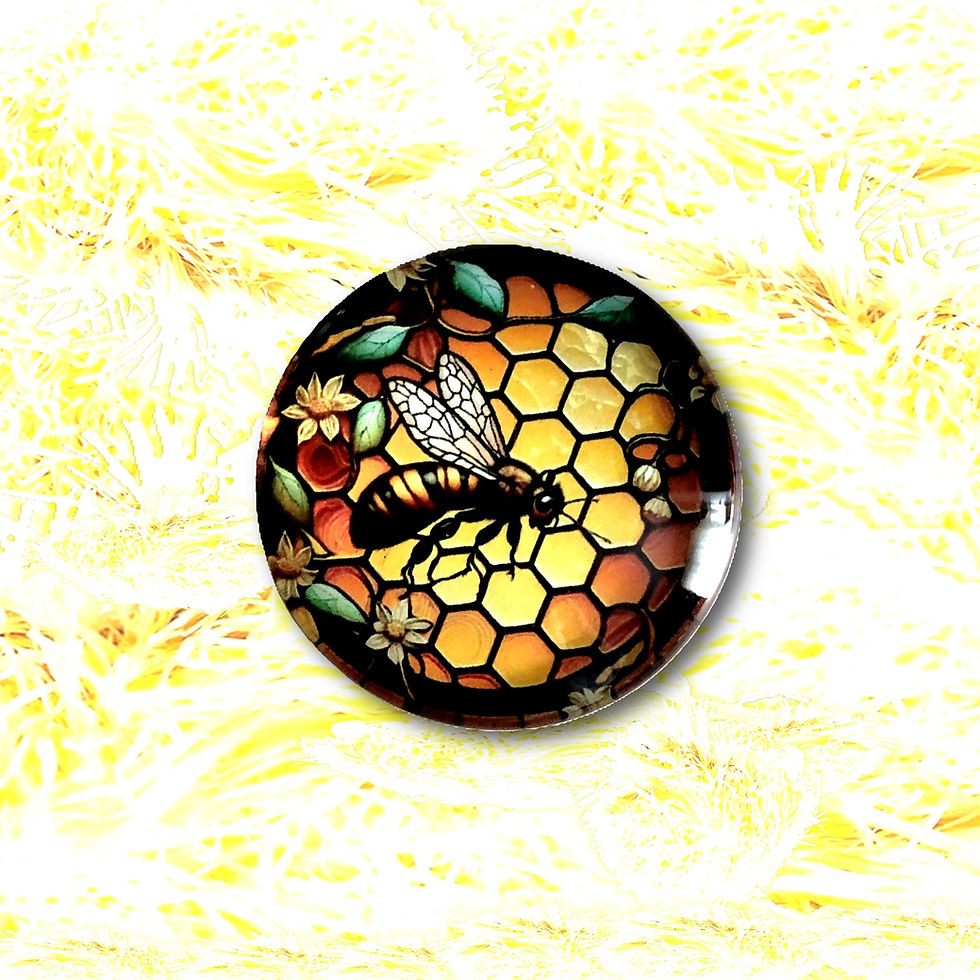 Bee design on a round button with honeycomb, KCM Gifts4You.