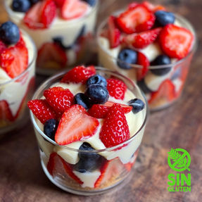 Postre de Frutillas y Crema de Chocolate Blanco