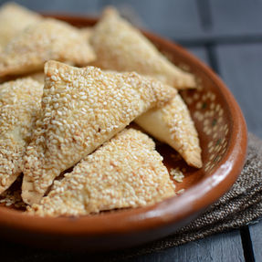 Masa de Burekas - Empanadas Burekas de Queso y Sésamo